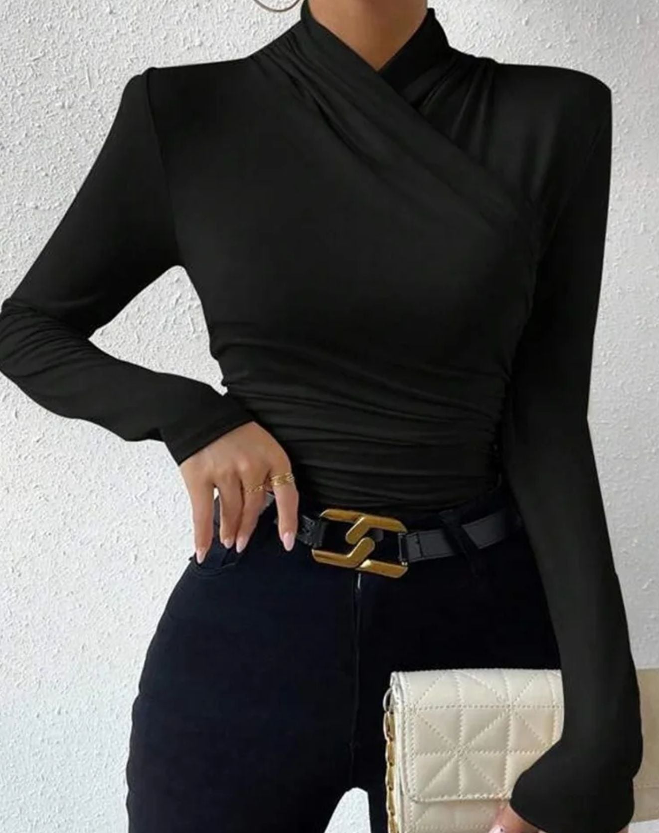 Blusa Curvelo com Gola Transpassada e Mangas Longas