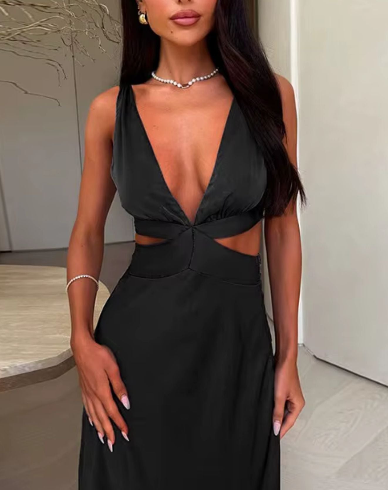 Vestido Longo Tina com Corte Fora na Cintura e Decote V