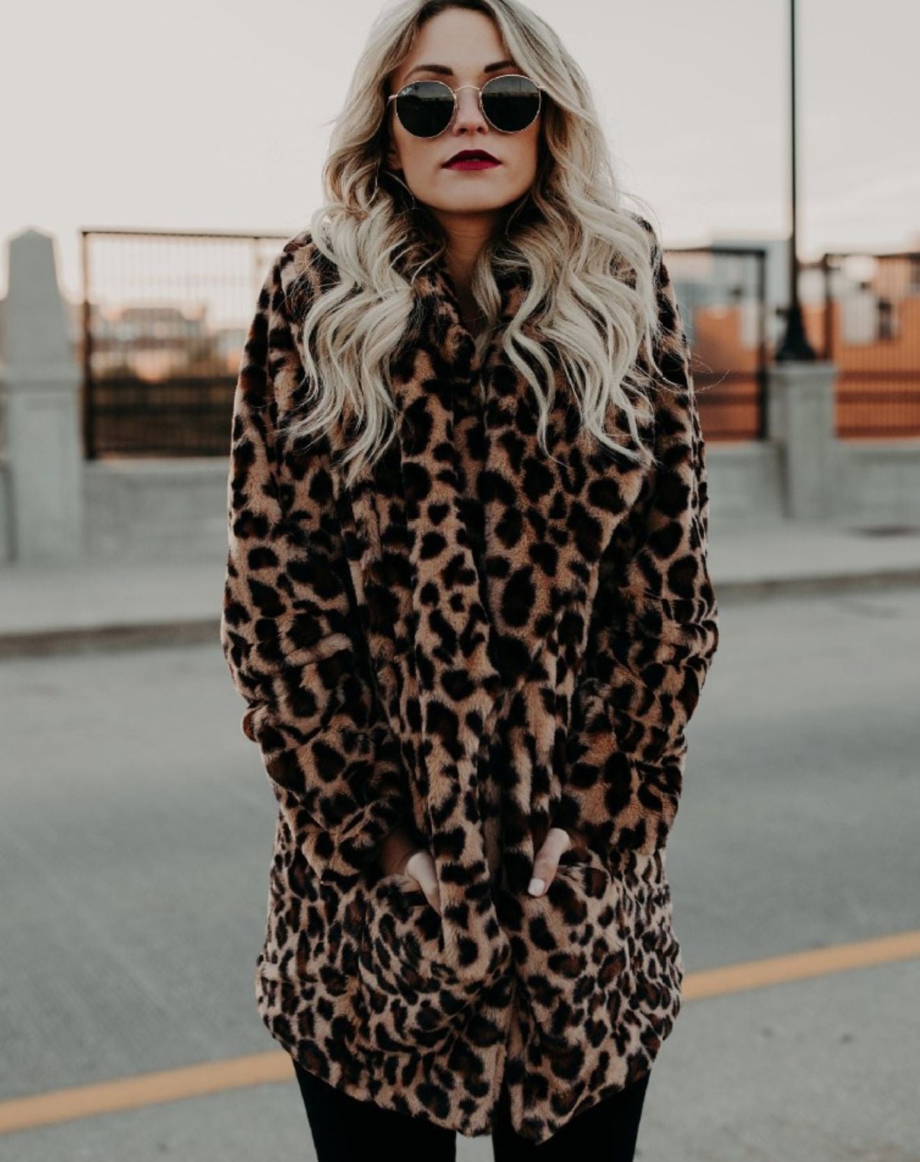 Casaco de Pelos Animal Print com Bolsos Frontais