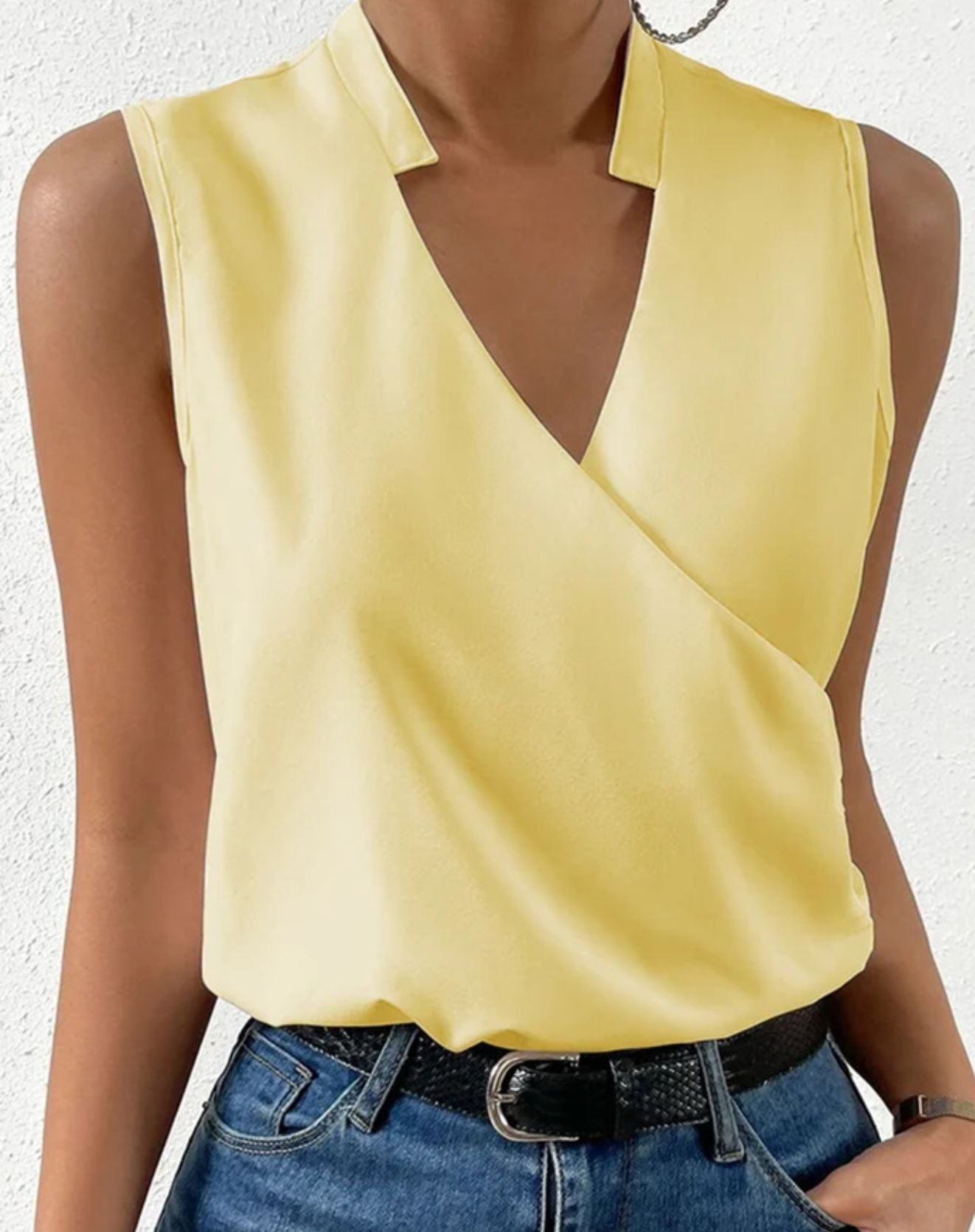 Blusa Catherine Sem Mangas e Decote Transpassado