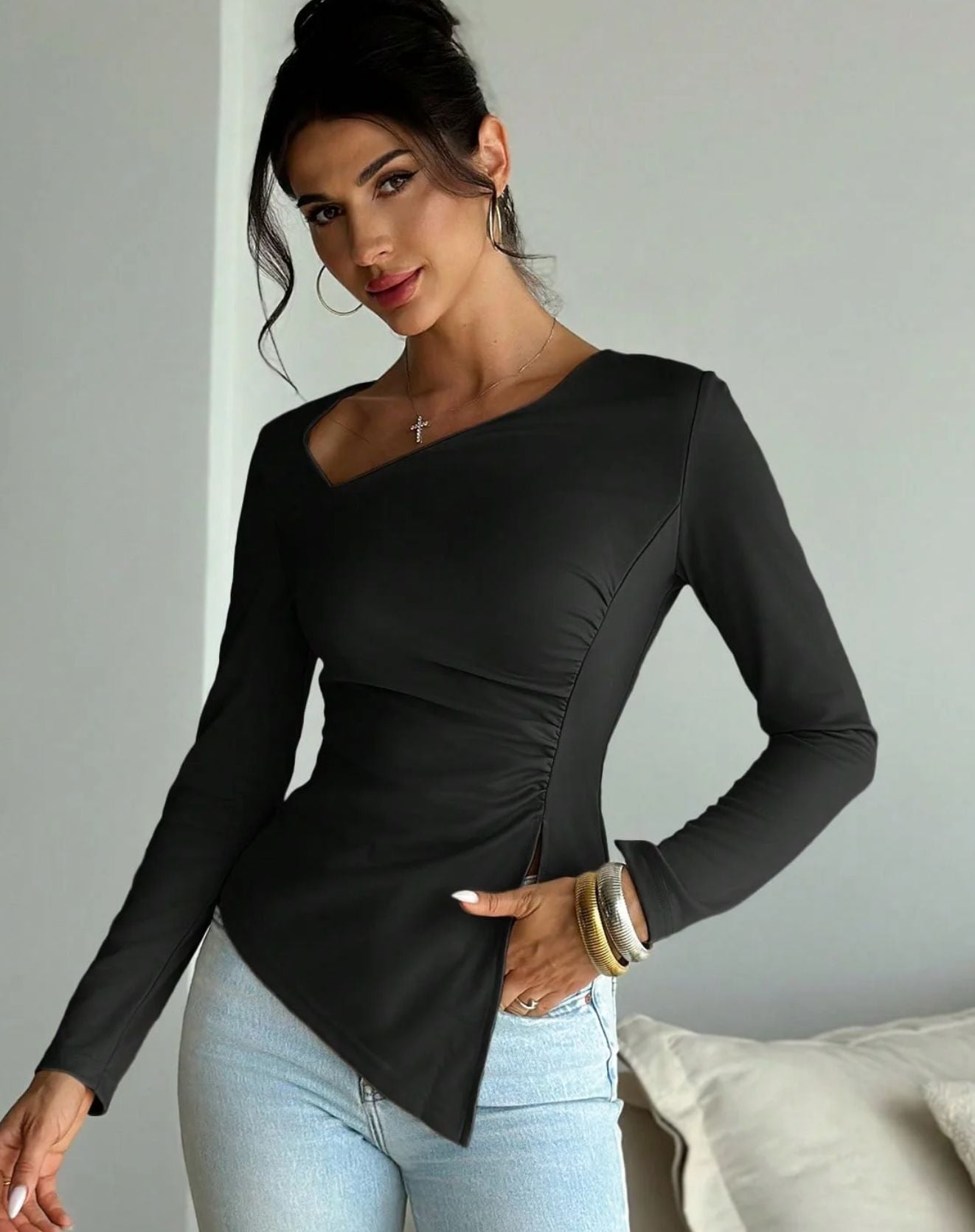 Blusa Mathy Assimétrica Mangas Longas