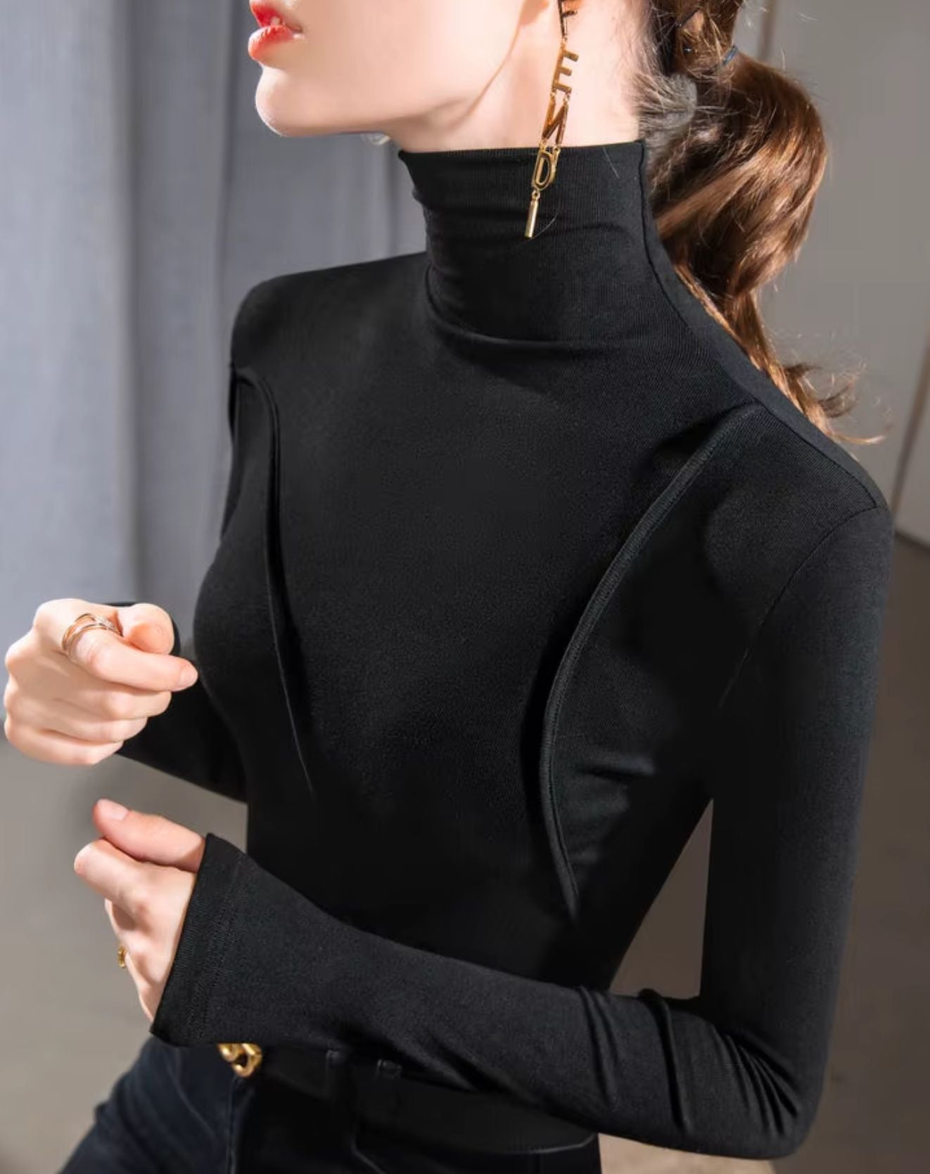 Blusa Nervo com Mangas Longas e Detalhes