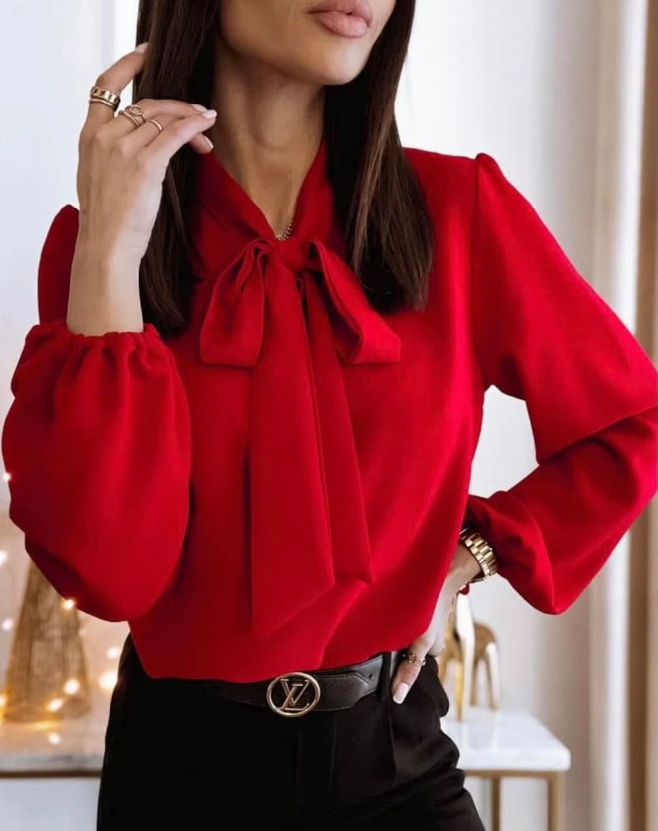 Blusa Retrô com Laço e Mangas Longas