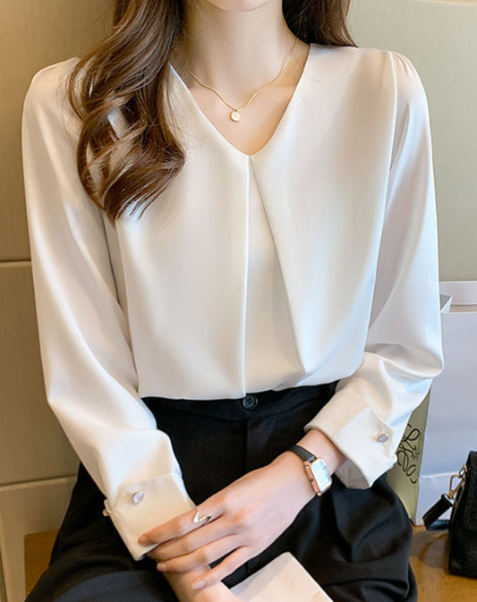 Blusa Retro com Emenda Frontal e Mangas Longas